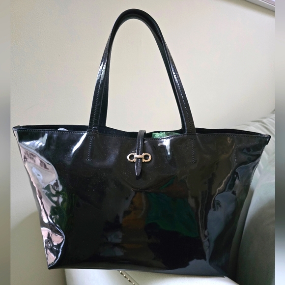 Salvatore Ferragamo patent leather tote bag in black